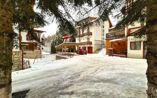 Comision 0 - Apartament în vilă, spațios, priveliște spre cabana Postăvaru - Poză 1