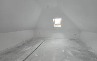 Vila finalizata, curte libera 185 mp,  loc de parcare, zona case - Poză 12