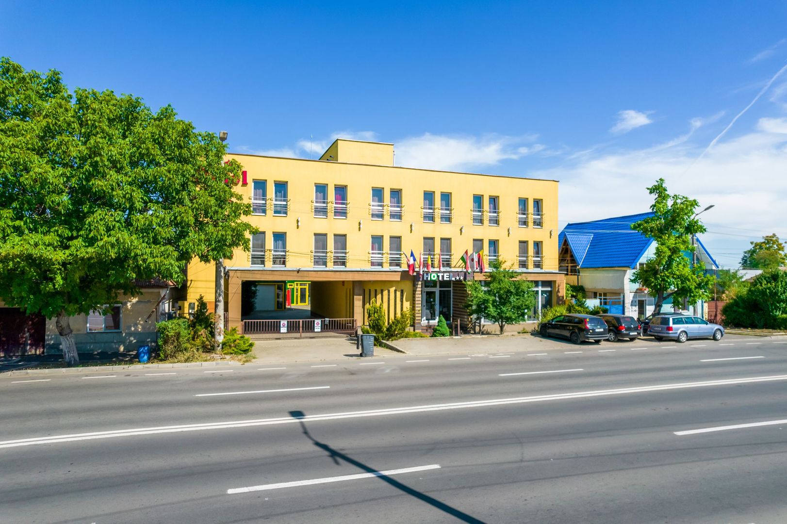 Hotel RIGA 2 stele cu parcare - Poză 1