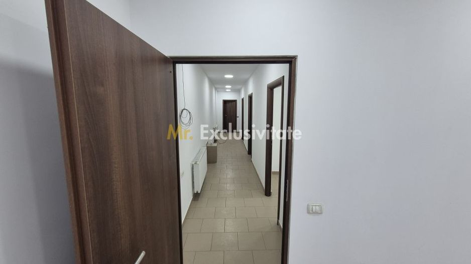 Spatiu de birouri generos - Poză 8