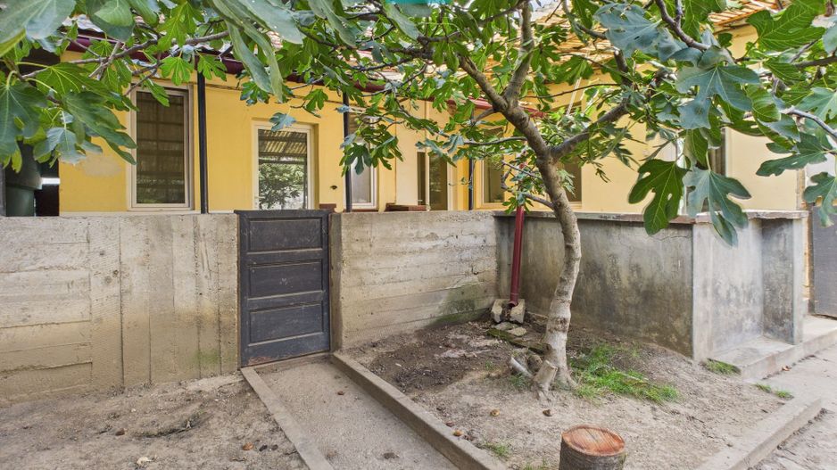 Casa cu 4 camere zona Funcționarilor - Poză 1