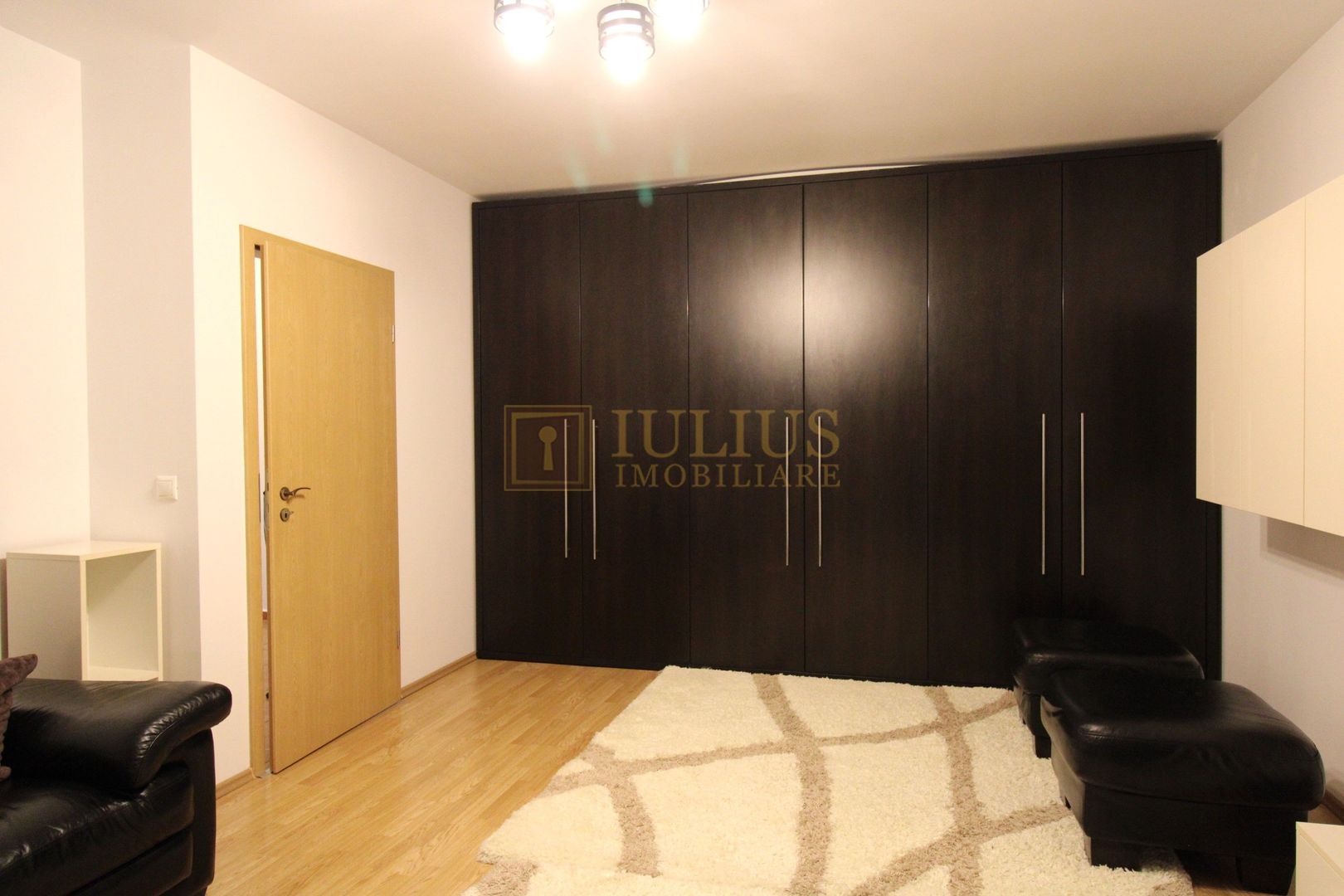 Aradului -2 camere, centrala proprie, loc de parcare - Poză 4