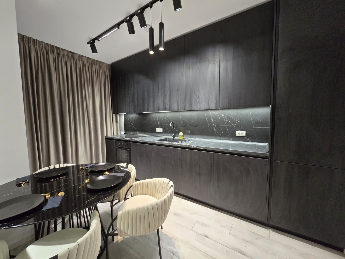 Apartament elegant 3 camere Win Herastrau - Poză 3