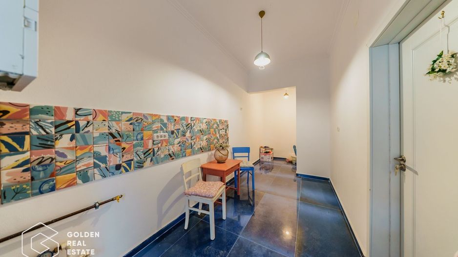 Apartament ultracentral, 2 camere, curte cu acces auto - Poză 2