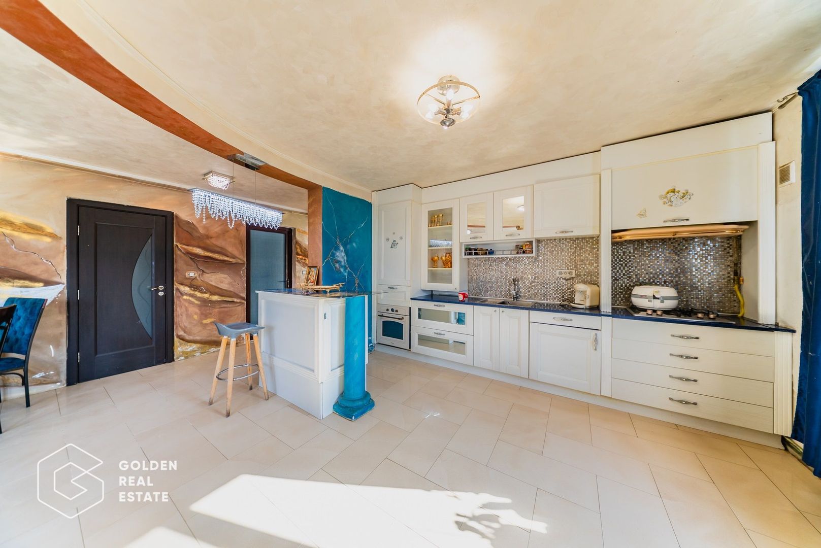 Casa spatioasa cu piscina si teren generos in Bujac - Poză 3