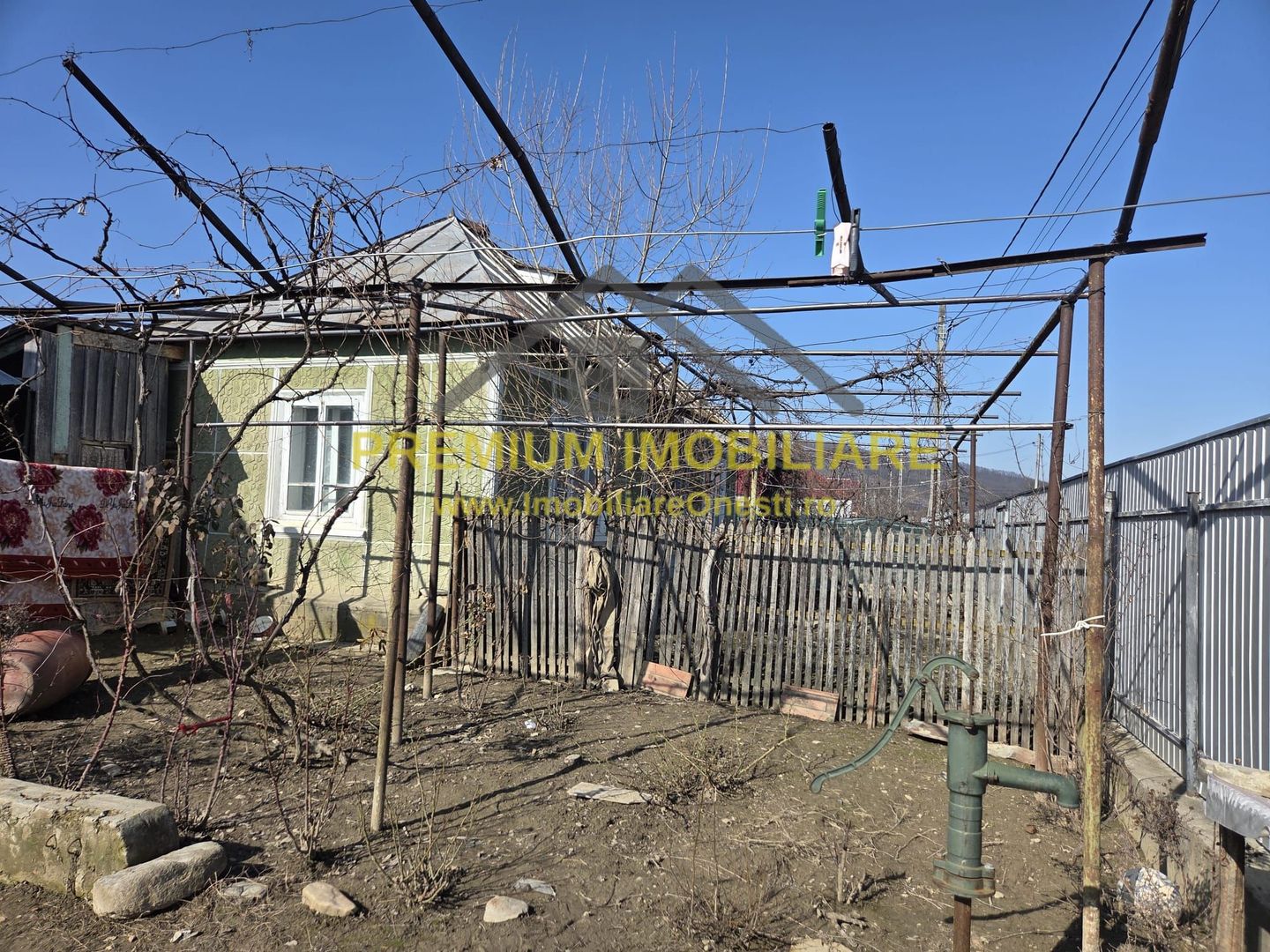 Casă bătrânească de vânzare – sat Prajoaia - Poză 3