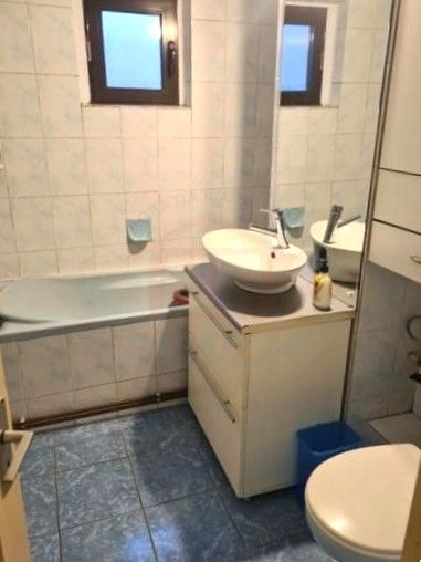 Apartament spațios, 2 camere decomandate, etaj 1, zona Piața Centrală - Poză 6