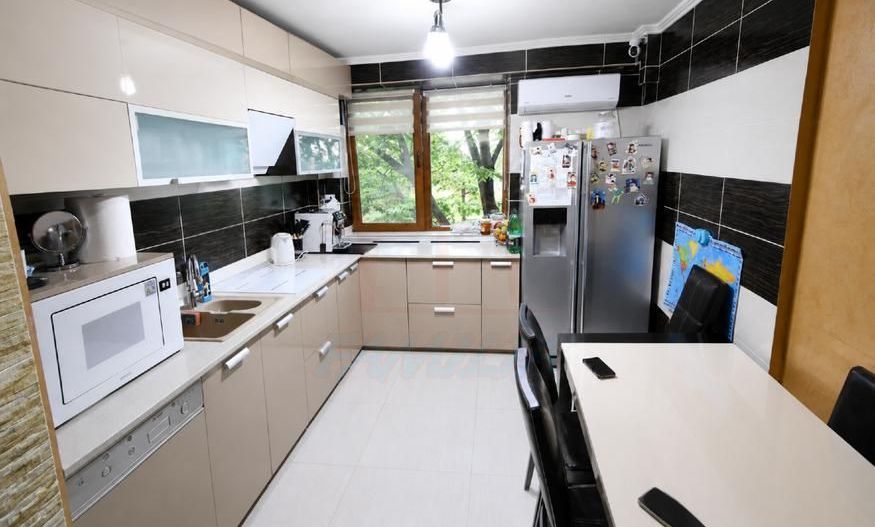 Vanzare apartament 3 camere, Micro 17, 70 mp, 99.000 EURO - Poză 1