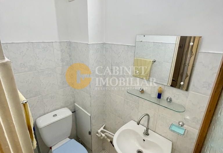 3 Camere Decomandat - Bloc dupa 80 - Etaj Intermediar - Podu Ros - Nicolina - Poză 7