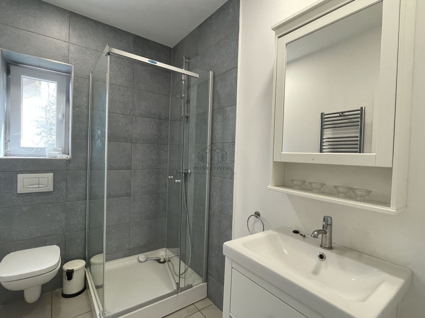 VILA SPATIOASA LA INCHIRIERE IN ZONA PIPERA LANGA SCOLI - Poză 5