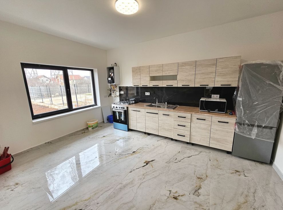 Casa individuala cu 3 camere, 600 mp teren, Kaufland- Cetate - Poză 3