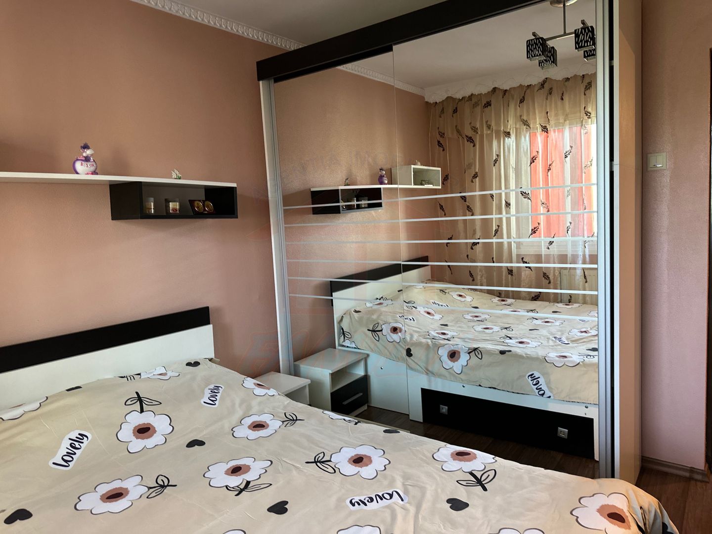 SE VINDE APARTAMENT 3 CAMERE, MICRO 38, 63.000 EURO - Poză 1