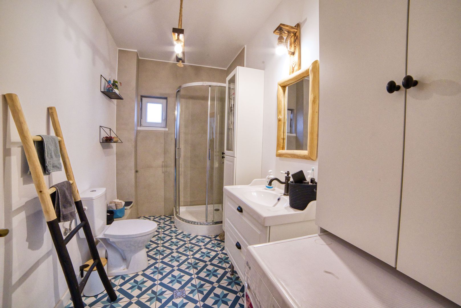 Casa complet mobilata 5 camere 3 bai curte generoasa - Poză 15