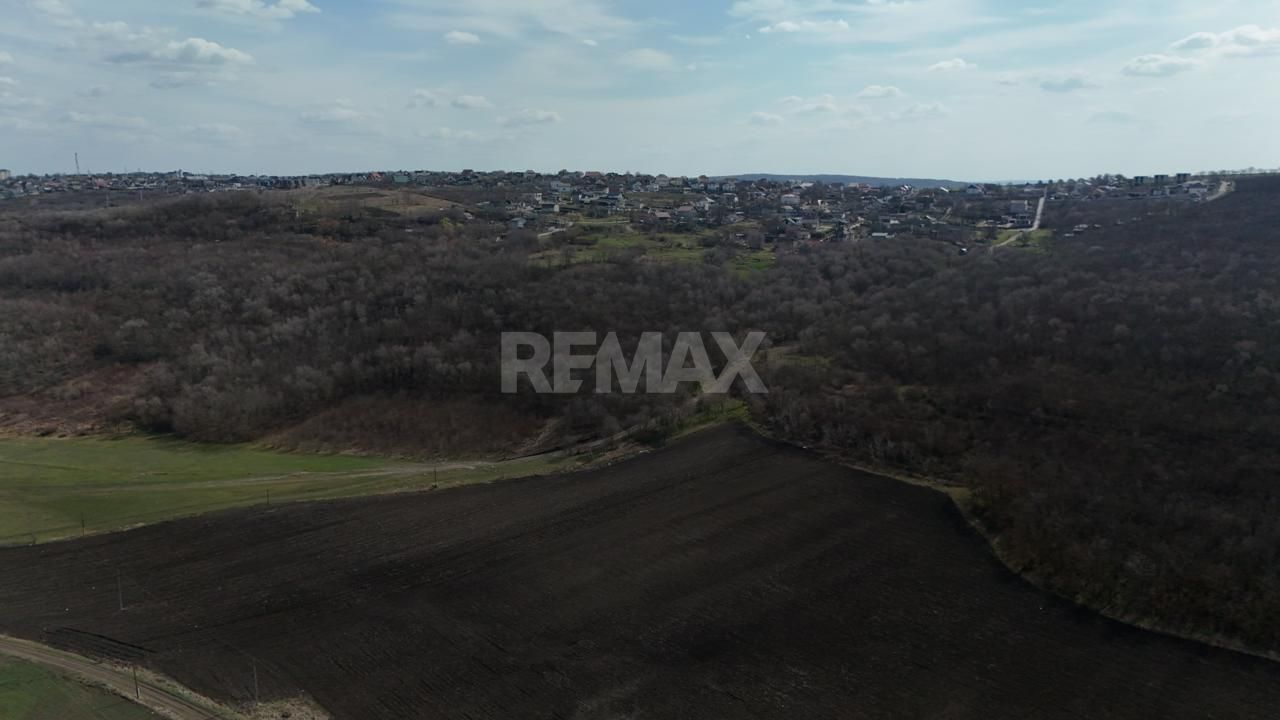 Casă cu teren de 18.8 Ari com. Tohatin ( Buneț) - Poză 13