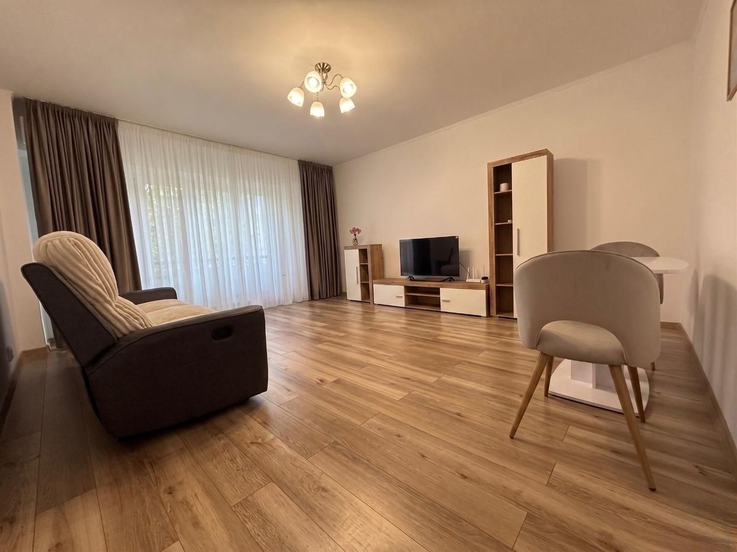 APARTAMENT 2 CAMERE ZONA MATEI BASARAB ETAJ INTERMEDIAR - Poză 1