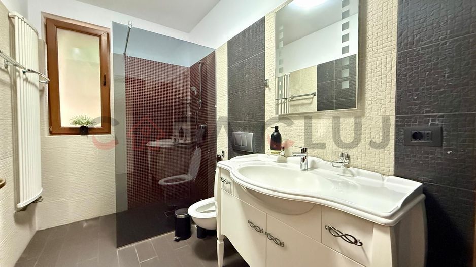 Apartament în vilă, curte, la cheie, parcare, Europa - Poză 9