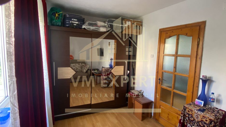 APARTAMENT 2 CAMERE ETAJ 2 ZONA VIȘOI CAMPULUNG - Poză 3