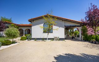 Resedinta spectaculoasa  – Vila exclusivista deschidere directa la lac - Poză 38