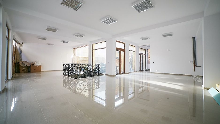 PREȚ REDUS - Spatiu comercial ultracentral - Poză 1