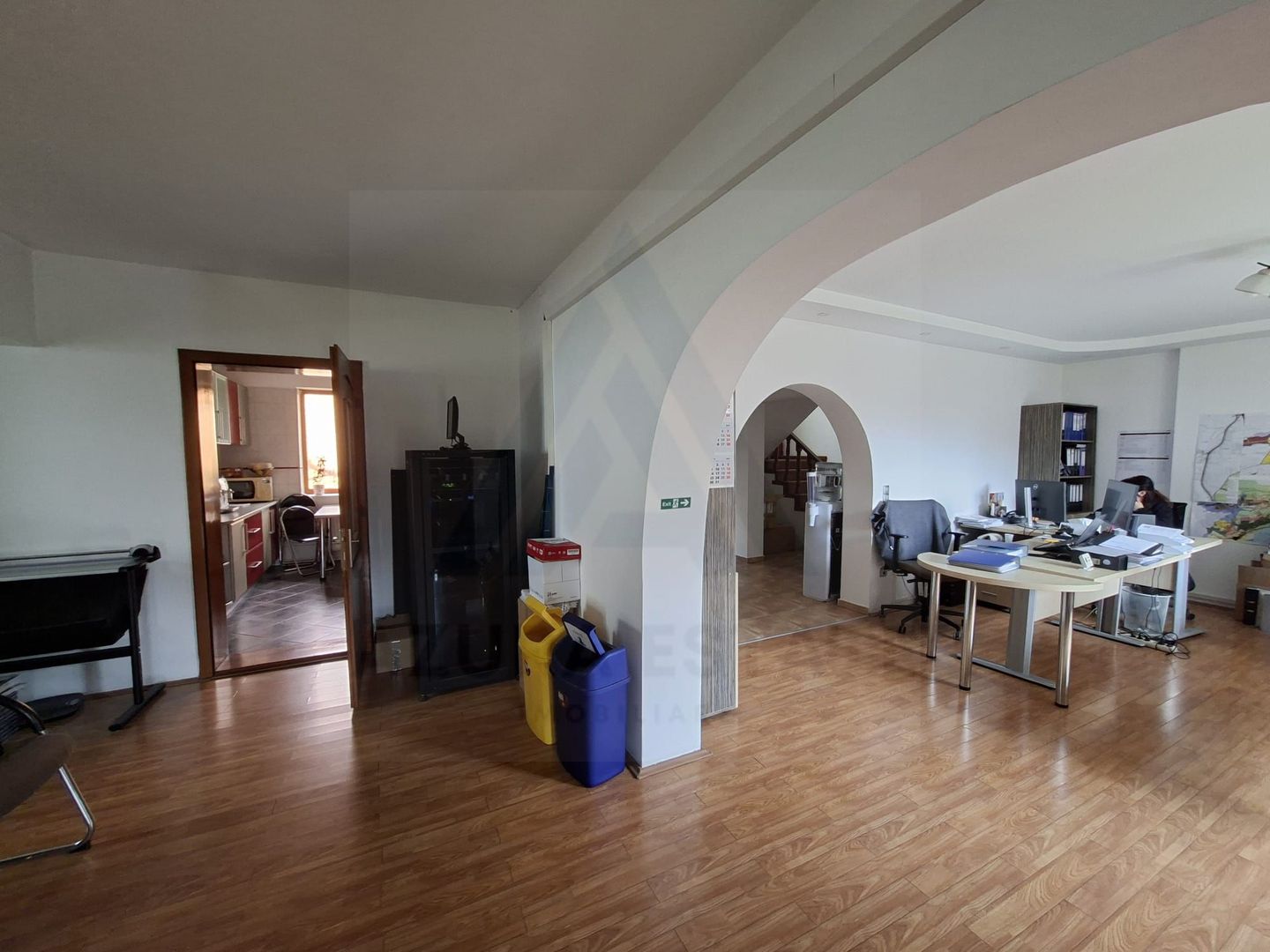 Spatiu birouri casa individuala curte proprie 9 birouri Selimbar - Poză 9