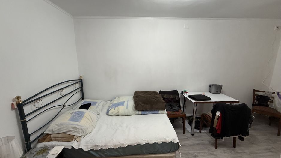 Garsonieră 24 mp - renovată, mobilată și utilată complet - Campina - Poză 3