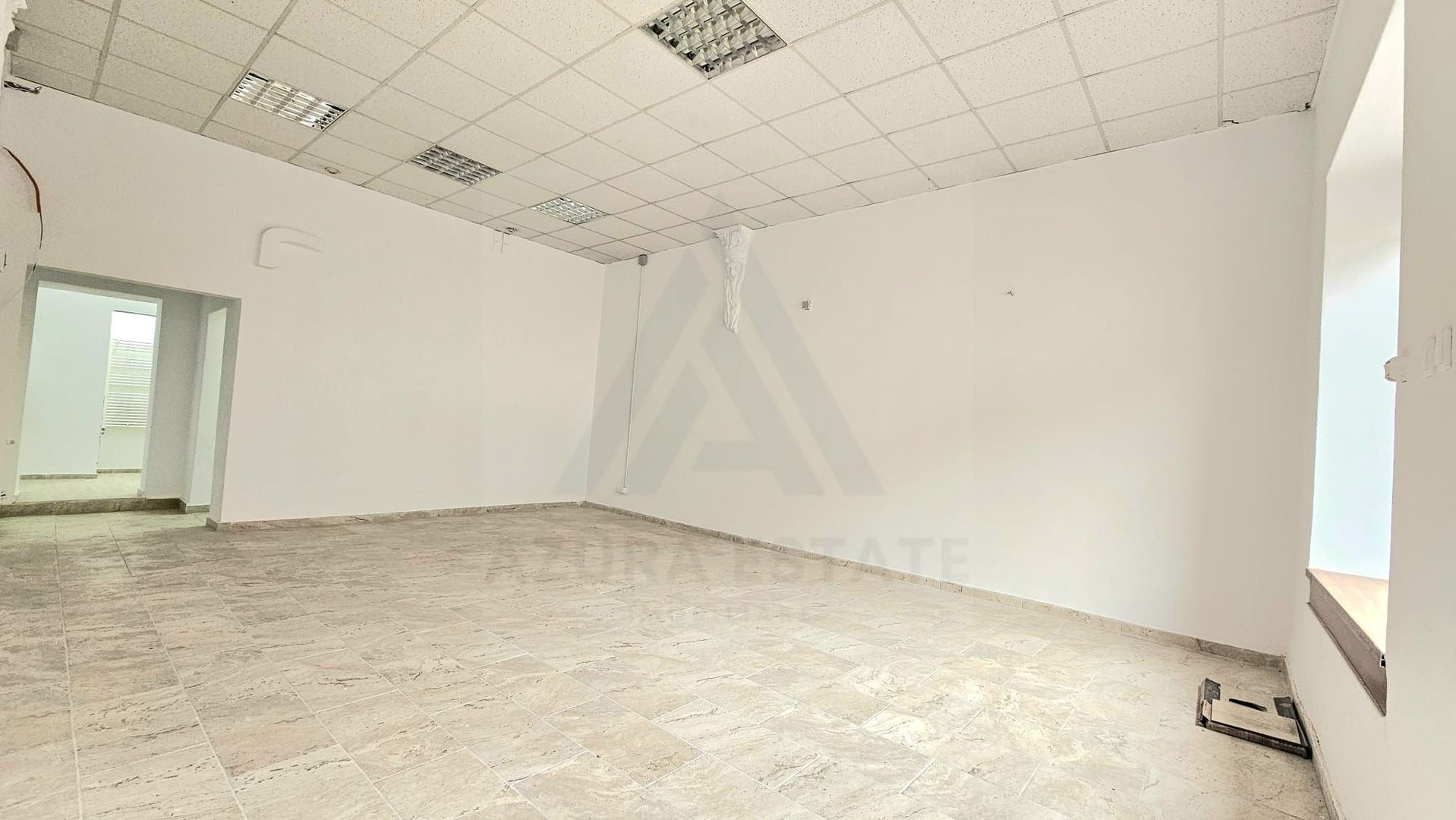 Spațiu Comercial Ultracentral  Zona 9 Mai  Trafic Pietonal Intens - Poză 4