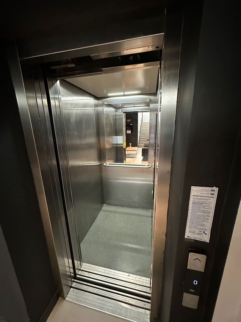 Clădire de închiriat pentru birouri  / clinica - Poză 8