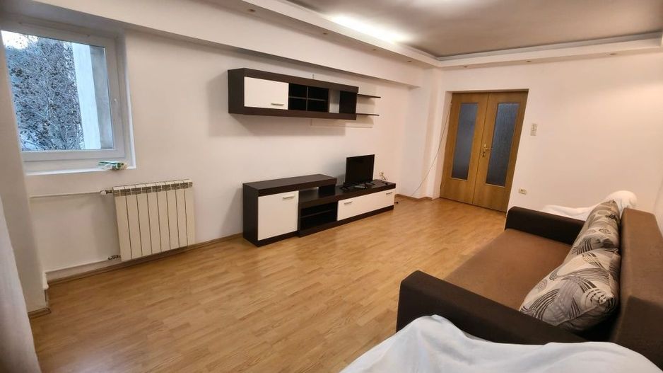 Închiriez apartament 2 camere, Nerva Traian, spațios - Poză 1