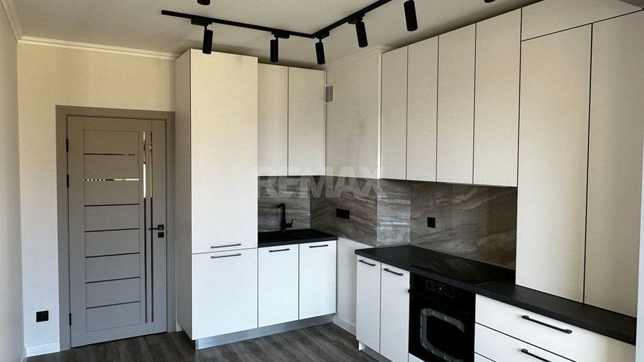 Apartament cu 2 camere în centrul Chișinăului | Lev Tolstoi | Complet mobilat și utilat - Poză 3