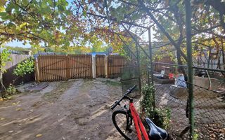 Vanzare casa cu teren 1800 mp, Pitesti str Bananai, la intrare - Poză 2