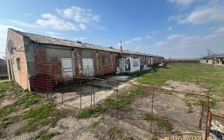 De vanzare grajd 700mp + teren 2000mp, in Cristesti, pret 65000 euro negociabil - Poză 2