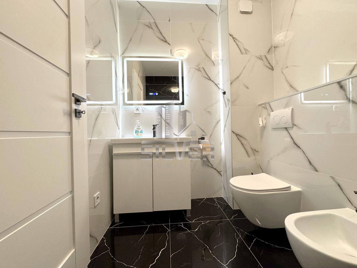 Apartament cu 2 camere la cheie in West City Tower. - Poză 8