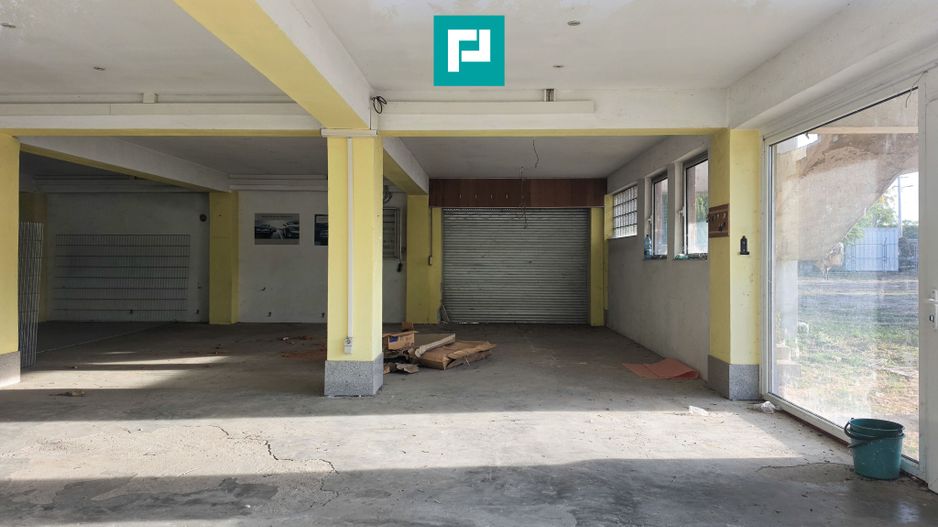 Spatiu comercial cu etaj și teren de 4000mp - Poză 19