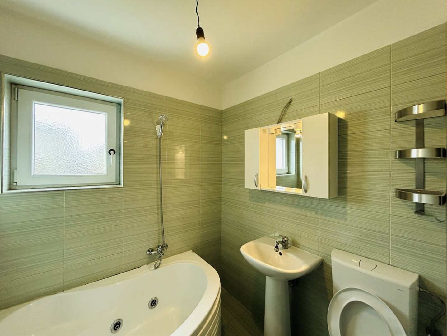 Apartament 2 camere, la cheie, balcon, boxa, loc de parcare - Poză 9