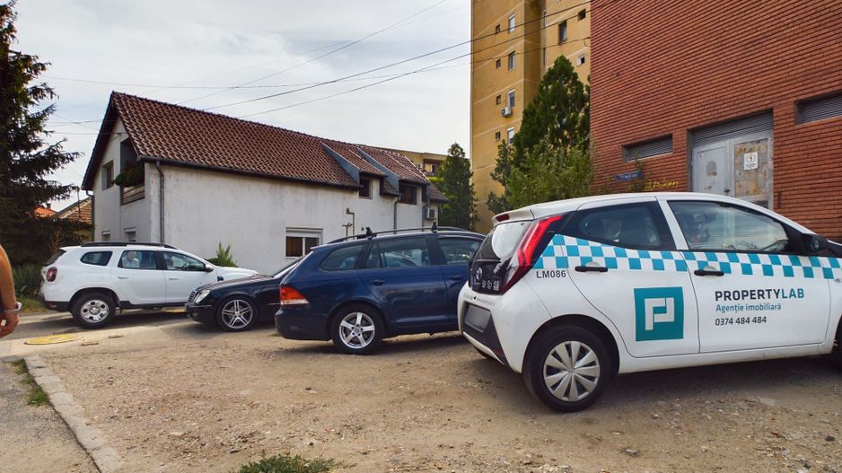 Apartament cu 3 camere în Vlaicu de închiriat - Poză 17