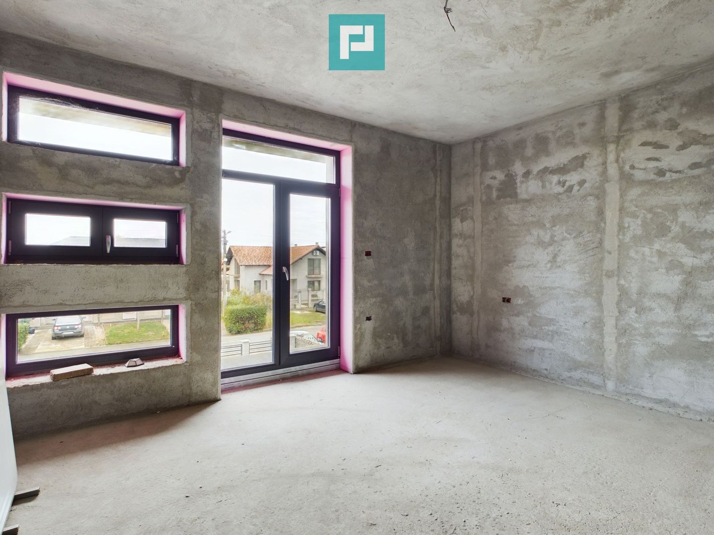 Vilă modernă pe 3 niveluri la gri în Poltura - Poză 25