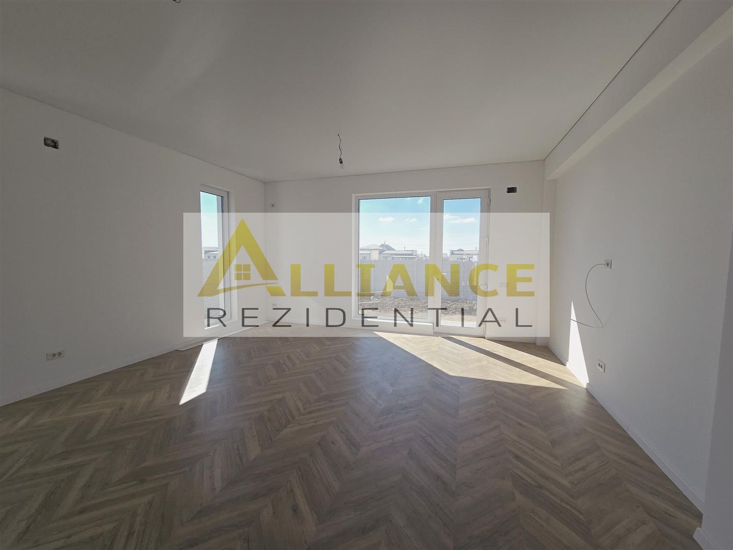 Casa individuala- 4 camere- 371mp teren- placa de beton - Poză 2