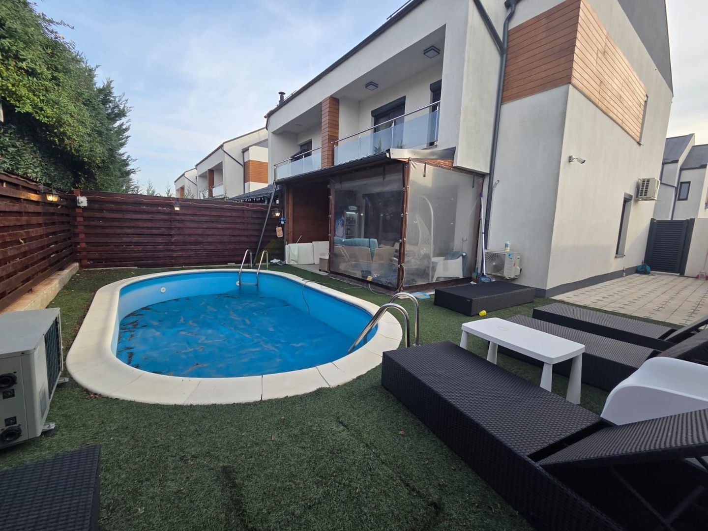 Vilă  cu mansardă, piscină și design modern – Tunari - Poză 36