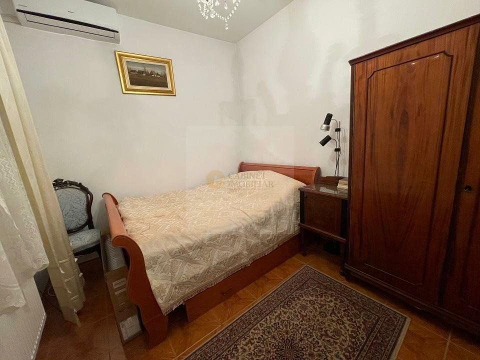 Vilă Spațioasă cu 7 Camere in Domenii – Locație Excelentă - Poză 2