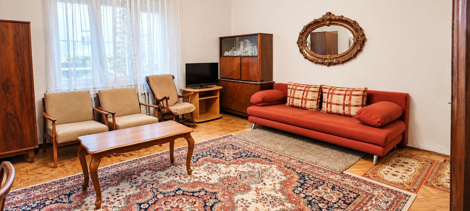 Apartament la casă cu curte proprie în zonă exclusivistă Sub Arini - Poză 1