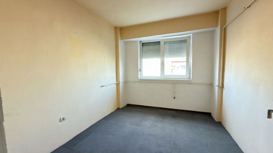 Apartament 4 camere Etaj IV, MV1, Zona Ludy - Str. Regele Ferdinand I - Carei - Poză 6