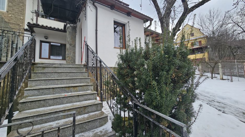 Apartament 3 camere premium în vilă, parter, garaj, acces separat – Central - Poză 1