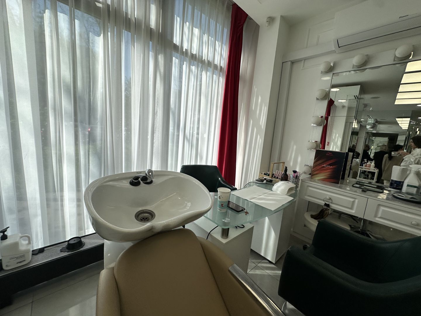 INCHIRIERE SALON HERASTRAU I UTILAT MOBILAT COMPLET - Poză 7