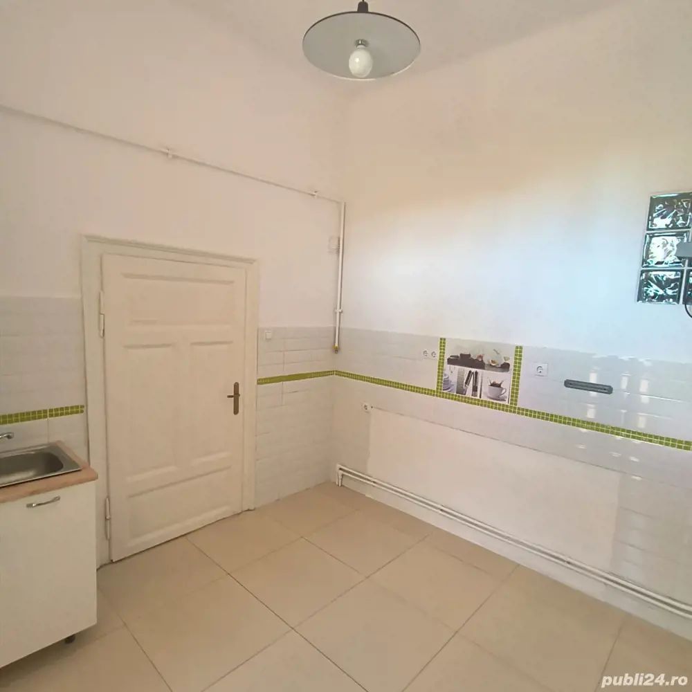 BRASADAS vinde ap 2 cam PARTER la curte zona CENTRALA. - Poză 1