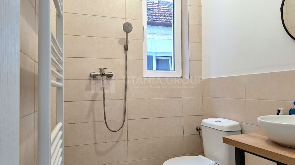 Spatiu birouri renovat modern central - Poză 5