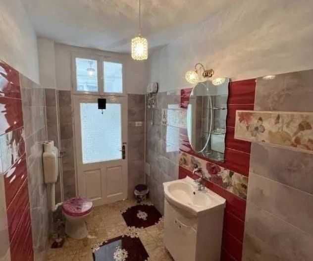 Casa cu garaj, individuala, langa metrou, intersectia Piata Muncii - Poză 7
