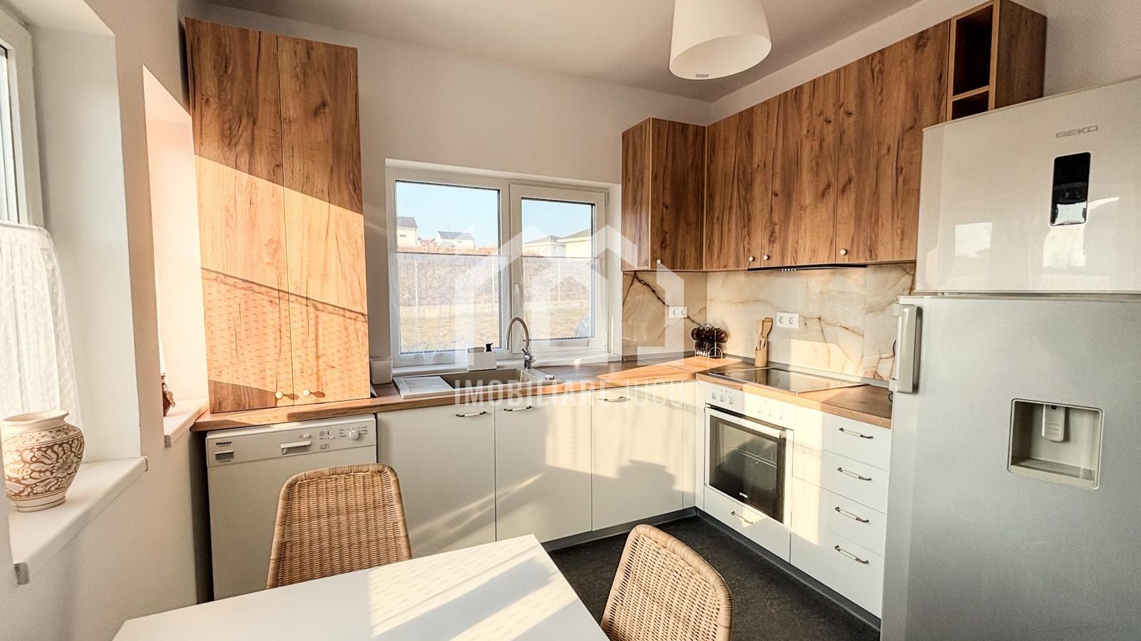 De Inchiriat Casa Individuala 4 camere, 140mp, teren 550mp, Campenesti - Poză 8