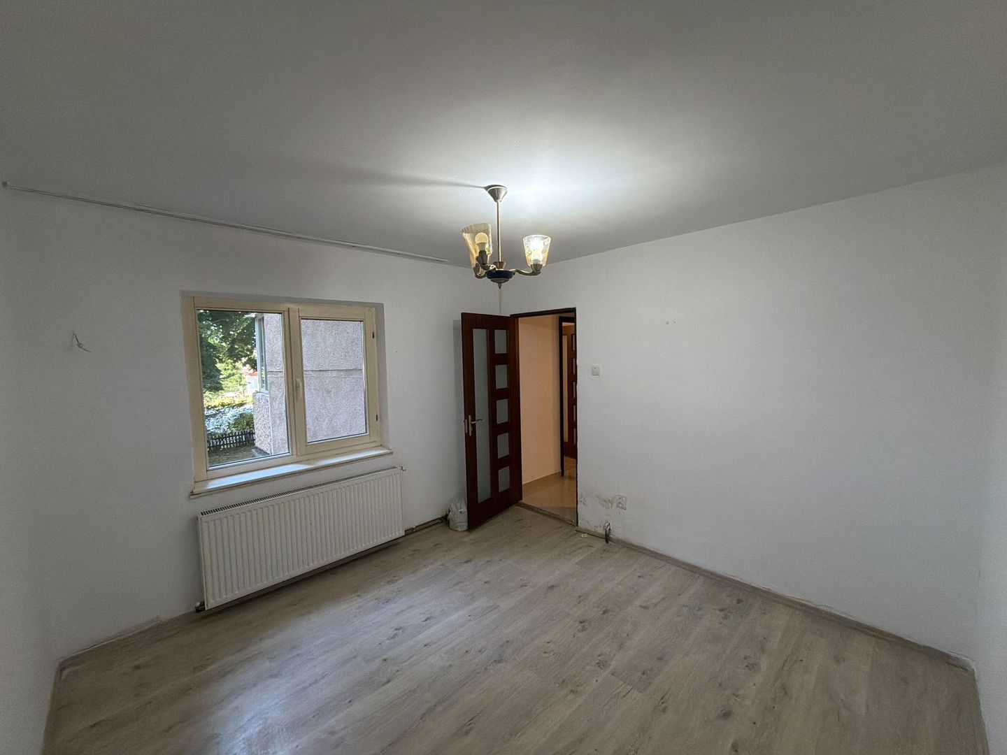 Apartament cu 3 camere decomandat 72 M² cu balcon și pivniță - Poză 9