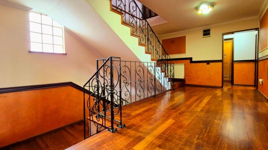 Cauți o casă mare sau spațiu pentru business? Aici le ai pe ambele! - Poză 14