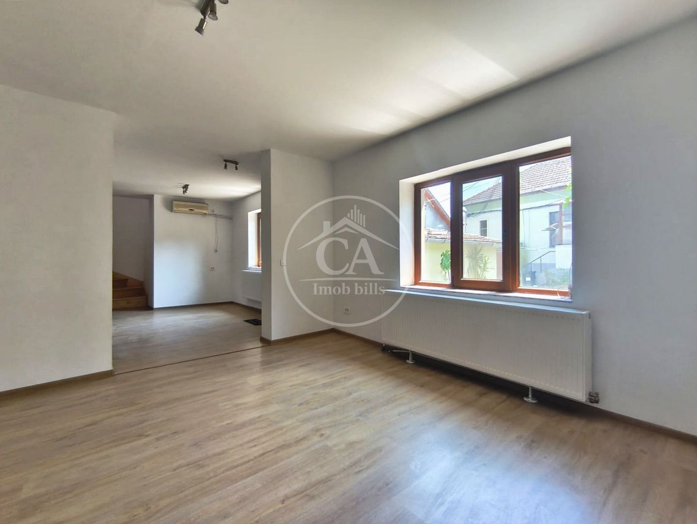 Apartament cu 2 camere la curte comuna de vanzare Ultracentral, Oradea - Poză 1